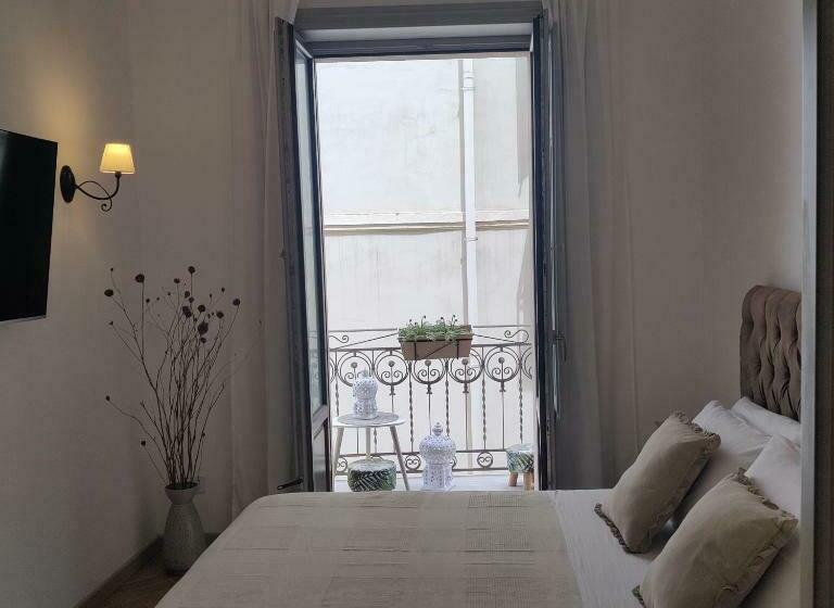 标准间带阳台, Carlo S Rooms