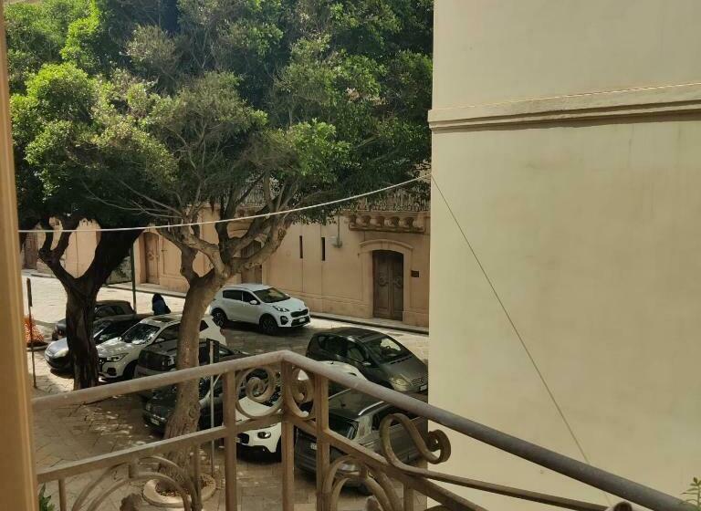 标准间带阳台, Carlo S Rooms