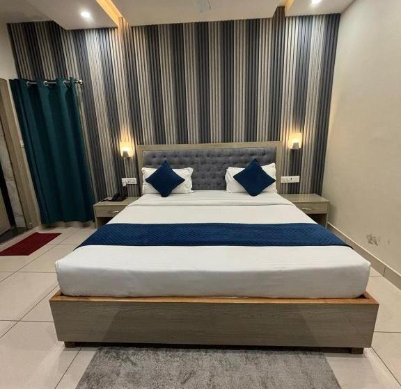 高级套房, Devvani