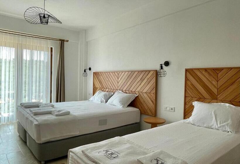 غرفة قياسية ثلاثية مزودة بشرفة, Terra Gaia