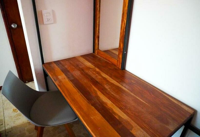 חדר סטנדרט חדר אמבטיה משותף, Hostal Chocolate Calenda