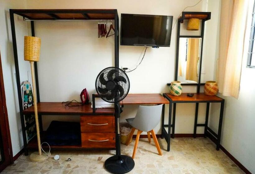 חדר סטנדרט חדר אמבטיה משותף, Hostal Chocolate Calenda