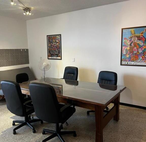 חדר סטנדרט חדר אמבטיה משותף, Hostal Chocolate Calenda