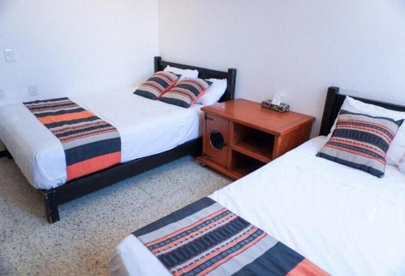 חדר קלאסי לארבעה, Hostal Chocolate Calenda