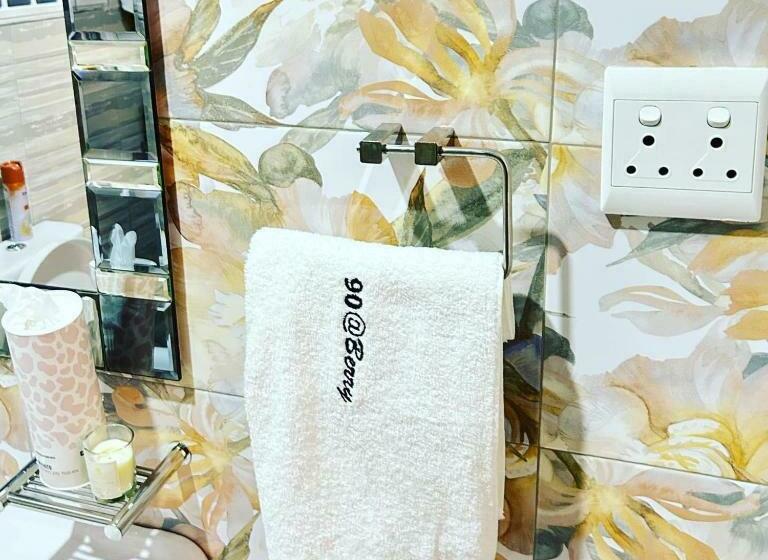 اتاق استاندارد, Berry On 90