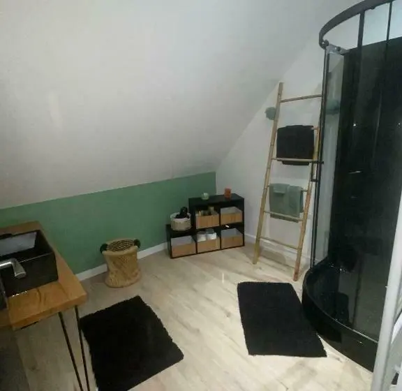 Standard Neljän Hengen Huone, Les Chambres De Christelle & Gilbert