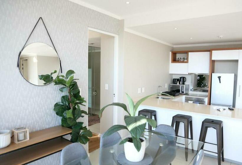 شقة 3 غرف, Executive 3 Bed Apartment With Balcony & Executive 2 Bed Apartment In Sandton