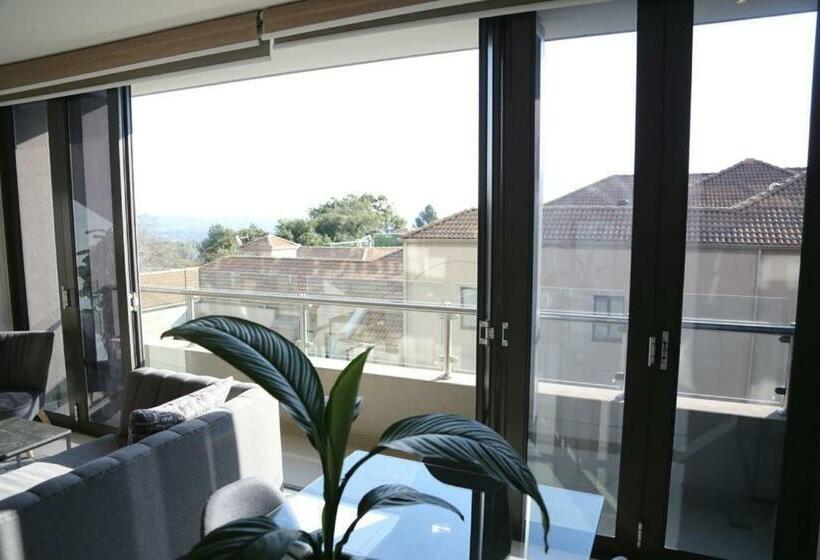 شقة 3 غرف, Executive 3 Bed Apartment With Balcony & Executive 2 Bed Apartment In Sandton
