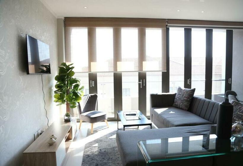 شقة 3 غرف, Executive 3 Bed Apartment With Balcony & Executive 2 Bed Apartment In Sandton