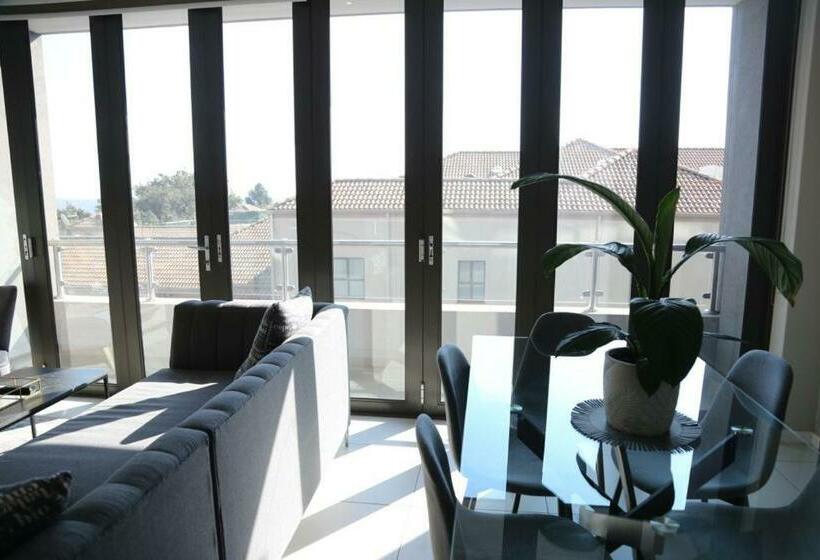 شقة 3 غرف, Executive 3 Bed Apartment With Balcony & Executive 2 Bed Apartment In Sandton