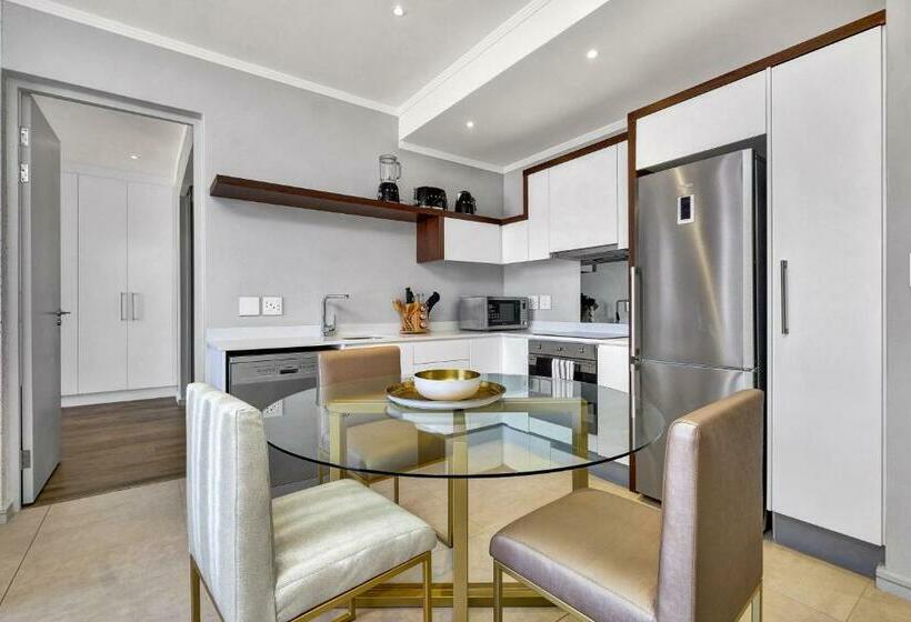 شقة غرفة واحدة, Executive 3 Bed Apartment With Balcony & Executive 2 Bed Apartment In Sandton