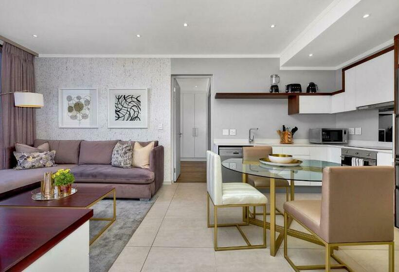 شقة غرفة واحدة, Executive 3 Bed Apartment With Balcony & Executive 2 Bed Apartment In Sandton