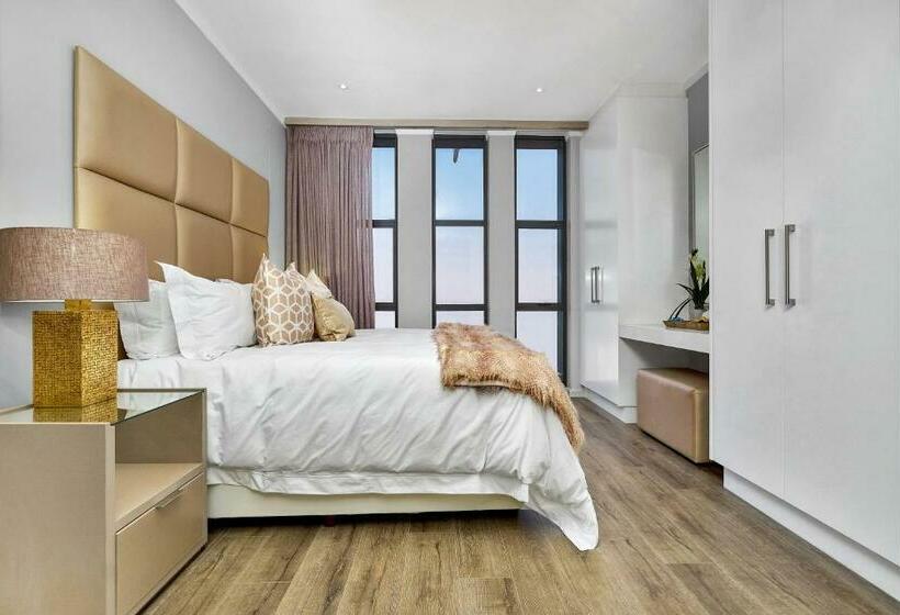 شقة غرفة واحدة, Executive 3 Bed Apartment With Balcony & Executive 2 Bed Apartment In Sandton