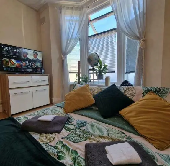 バス共有のスタンダードルーム, London Cozy Stay