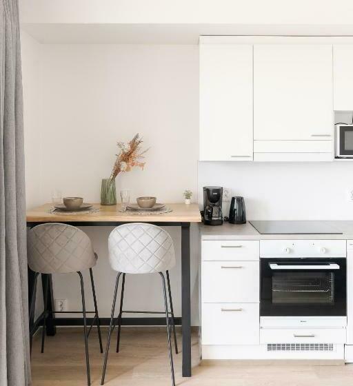 סטודיו סטנדרט עם מרפסת, Serviced Apartments Pirkkala By Uhanda