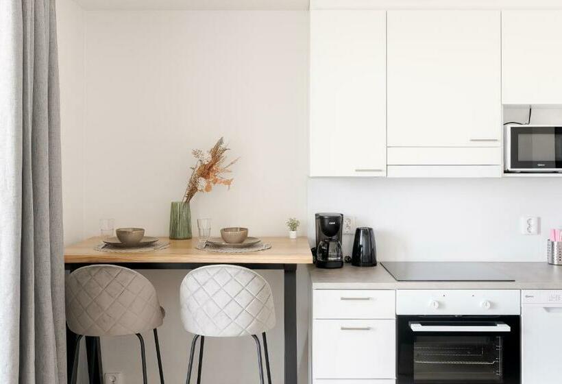סטודיו סטנדרט עם מרפסת, Serviced Apartments Pirkkala By Uhanda