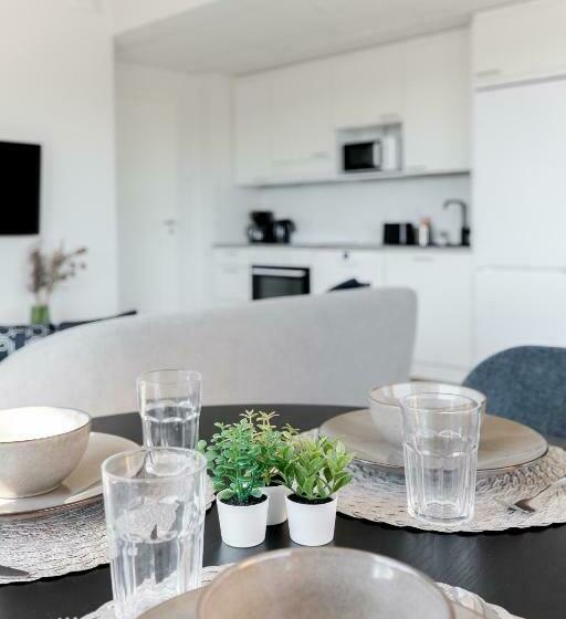 Апартаменты 1 Спальня с Балконом, Serviced Apartments Pirkkala By Uhanda