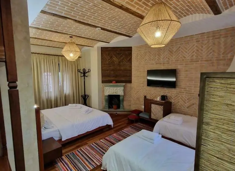 اتاق خانوادگی, Bujtina Behram