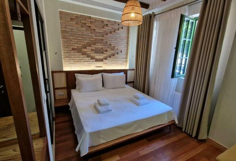 غرفة ديلوكس, Bujtina Behram