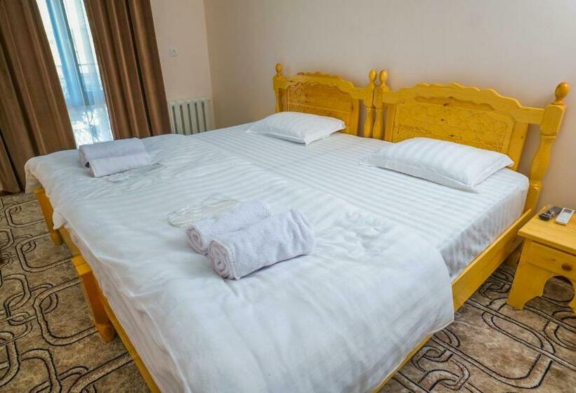 חדר סטנדרט, Latif