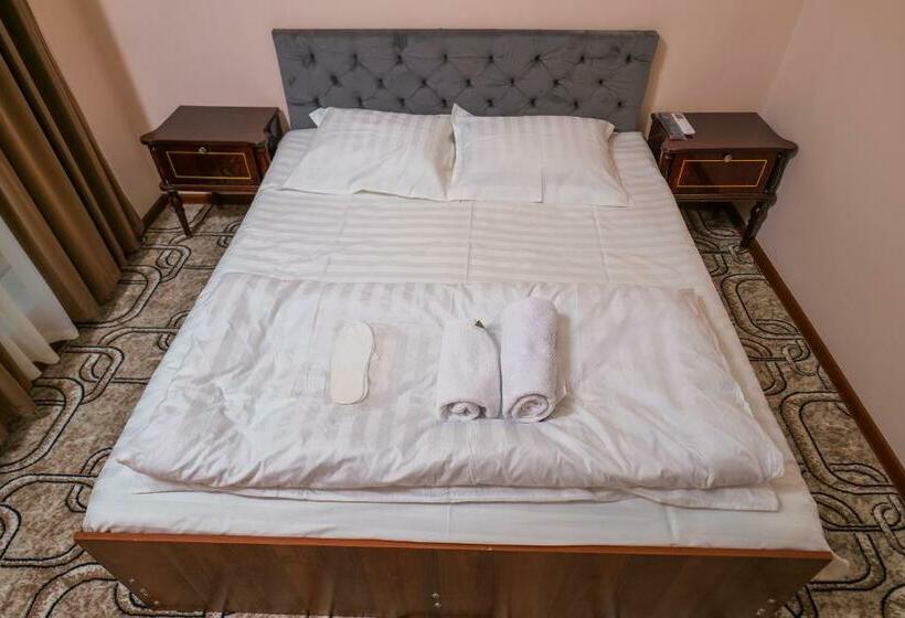 חדר סטנדרט, Latif