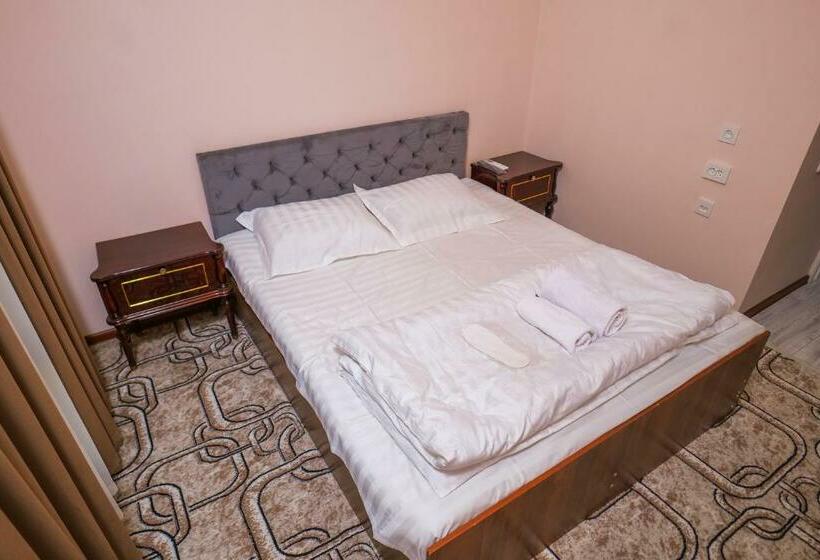 חדר סטנדרט, Latif