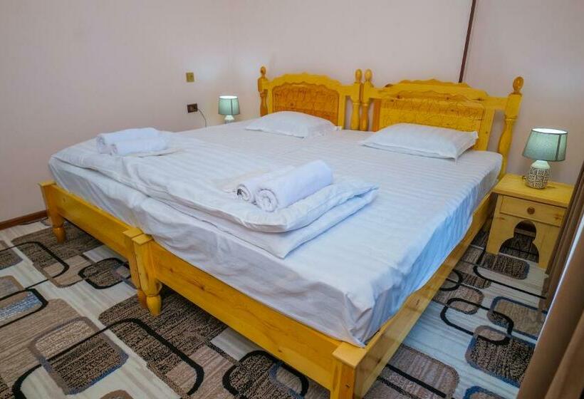 סוויטה משפחתית, Latif