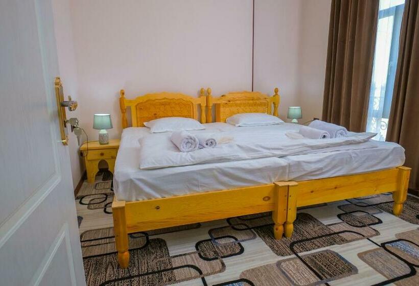 סוויטה משפחתית, Latif