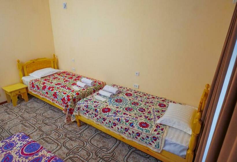 חדר סטנדרט לשלושה, Latif