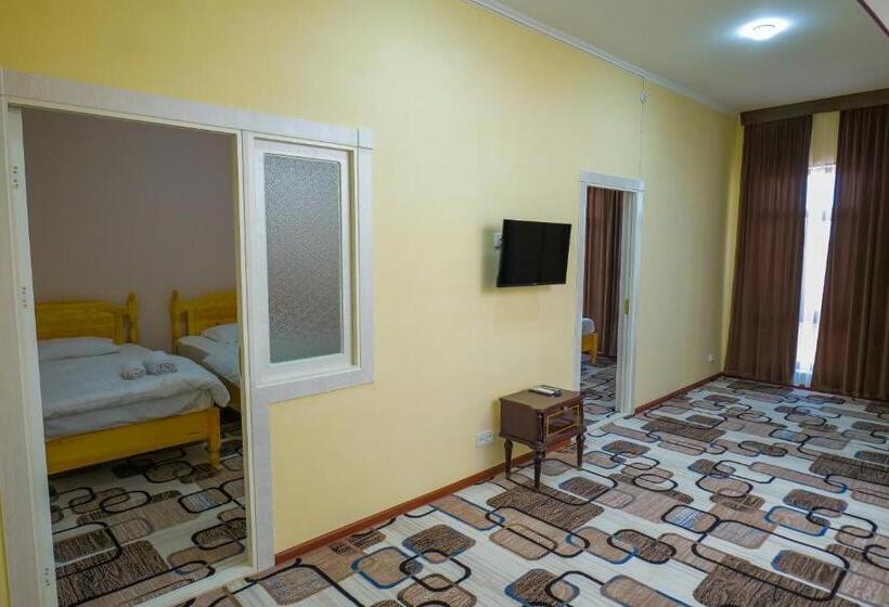 סוויטה משפחתית, Latif