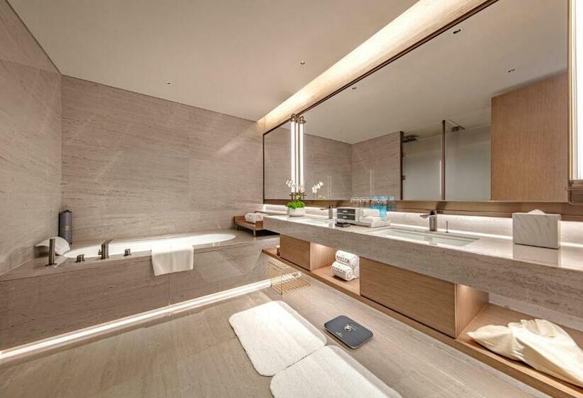 带大床的行政房间, Xiongan International