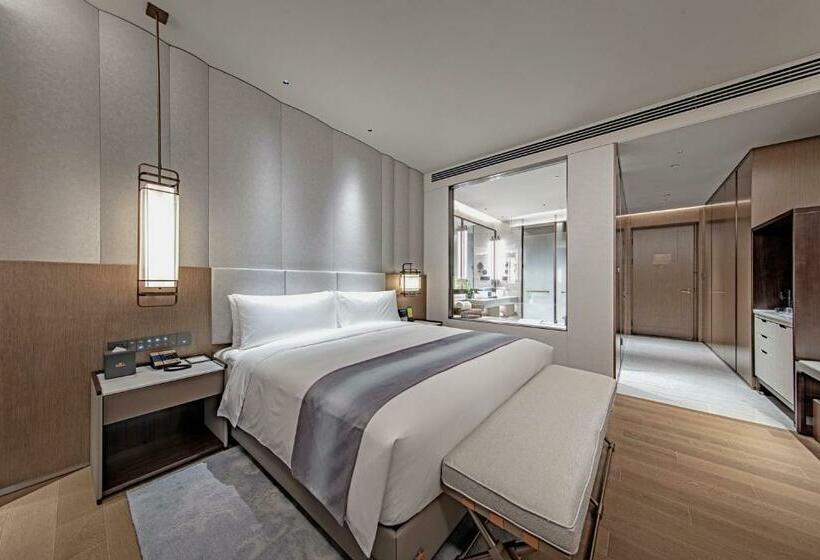 带大床的豪华间, Xiongan International