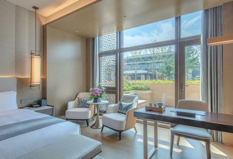 豪华房间, Xiongan International