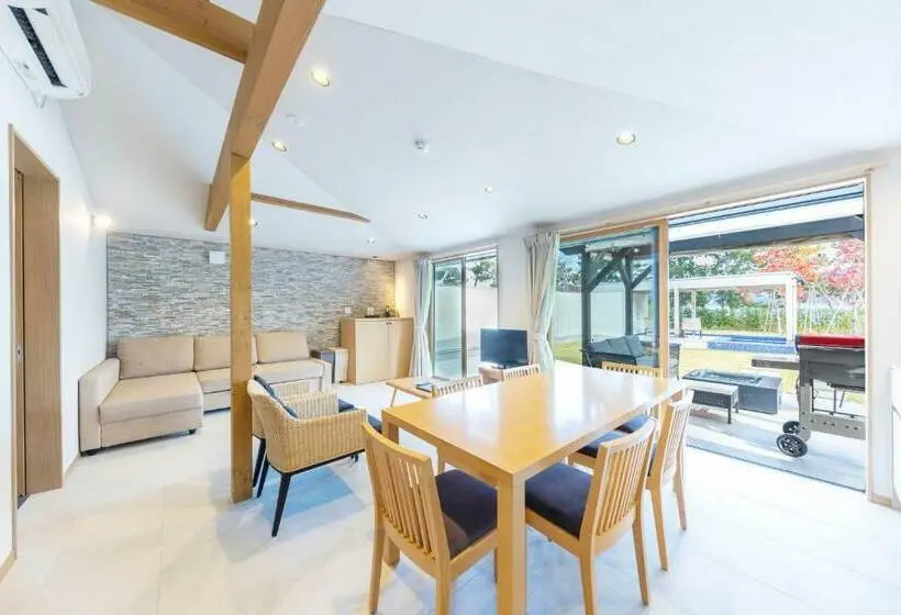 Villa 1 Makuuhuone Merinäkymä, Mezzo All Suite Villas
