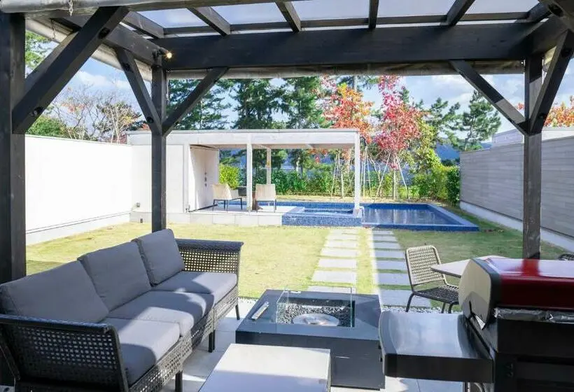 Villa 1 Makuuhuone Merinäkymä, Mezzo All Suite Villas