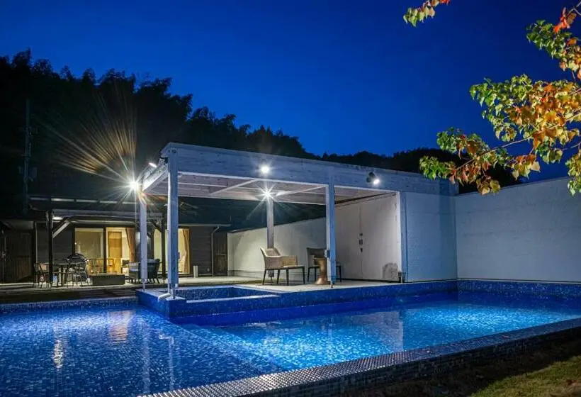 Villa 1 Makuuhuone Merinäkymä, Mezzo All Suite Villas