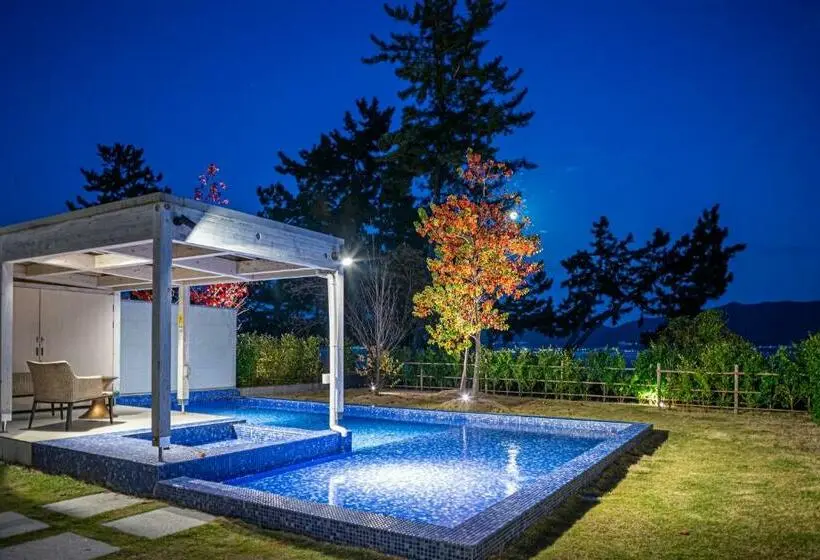 Villa 1 Makuuhuone Merinäkymä, Mezzo All Suite Villas