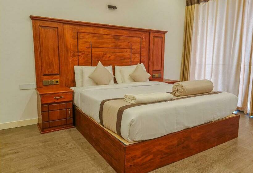 اتاق خانوادگی, Top Rich Hotel Nuwara Eliya