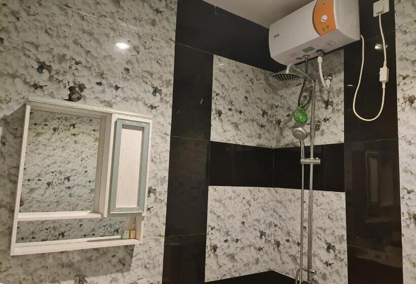 اتاق استاندارد با چشم‌انداز دریاچه, Top Rich Hotel Nuwara Eliya