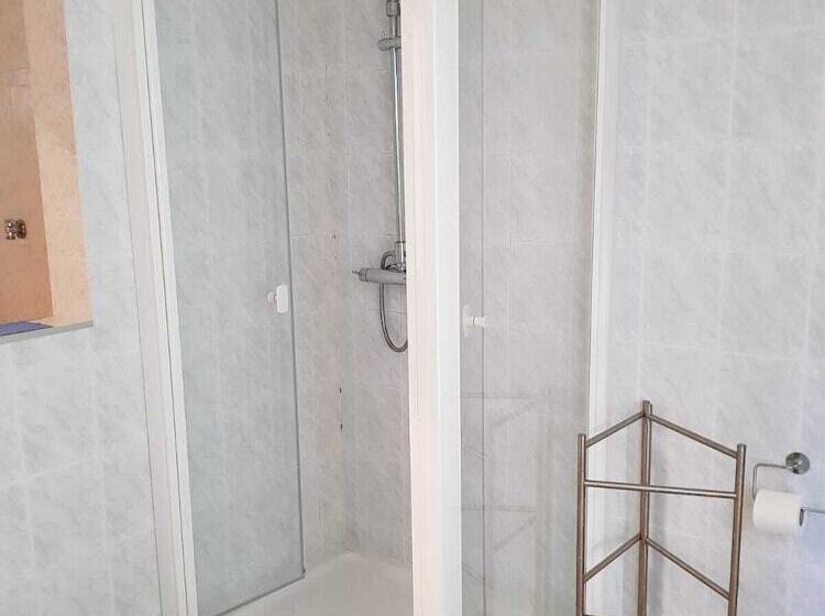 اتاق استاندارد با سرویس بهداشتی مشترک, Smart Accomodation