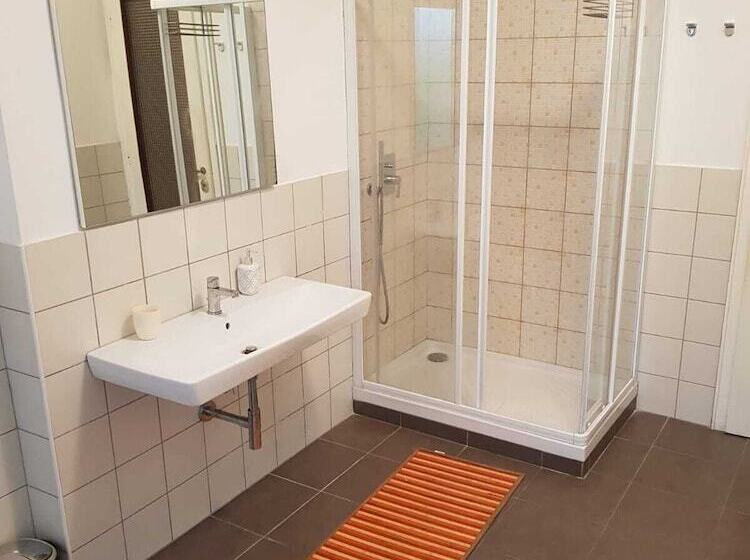 اتاق استاندارد با سرویس بهداشتی مشترک, Smart Accomodation