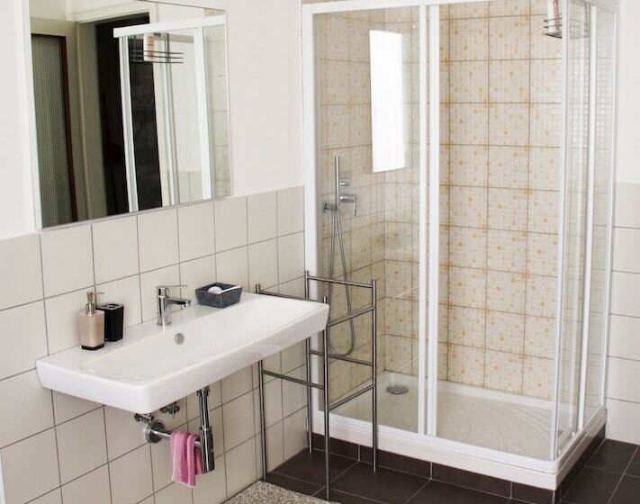 اتاق استاندارد با سرویس بهداشتی مشترک, Smart Accomodation