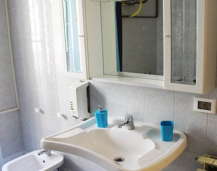 اتاق استاندارد با سرویس بهداشتی مشترک, Smart Accomodation