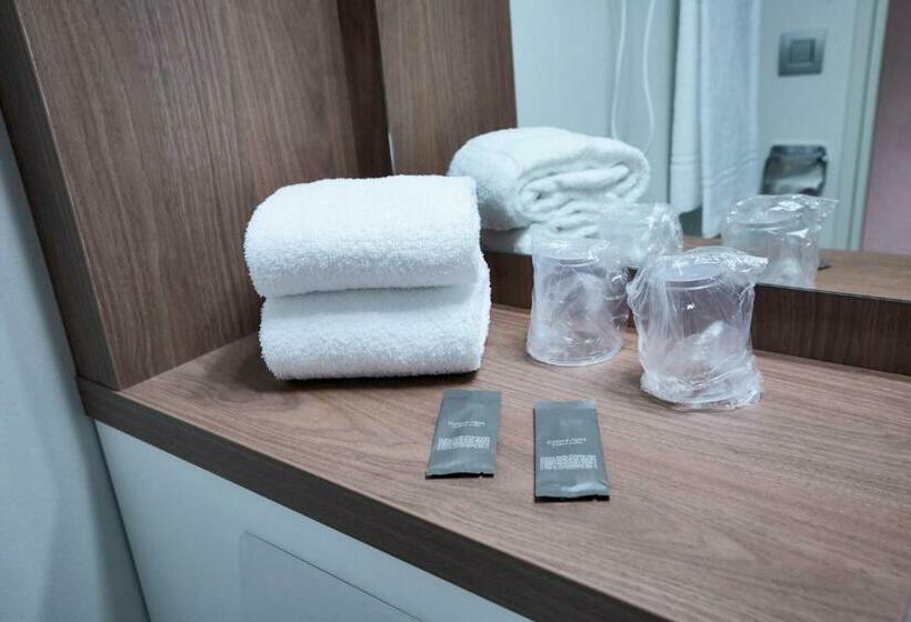 スタンダードルーム, Campanile Ales Centre  Cevennes