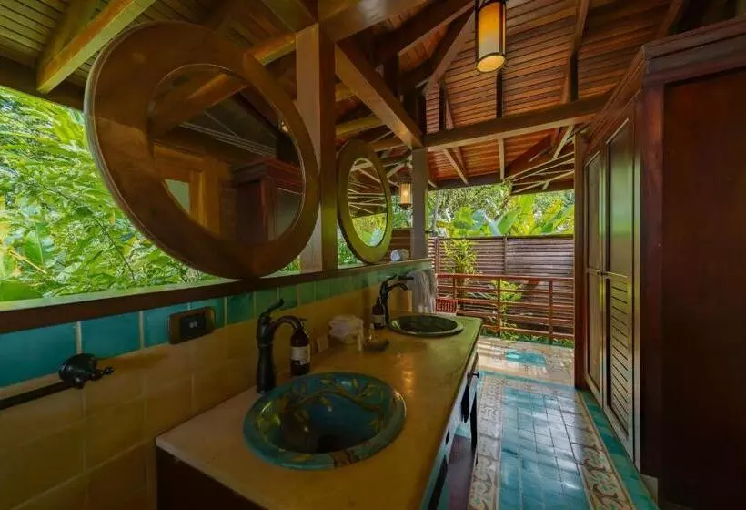 スタンダードバンガロー, Playa Cativo Lodge