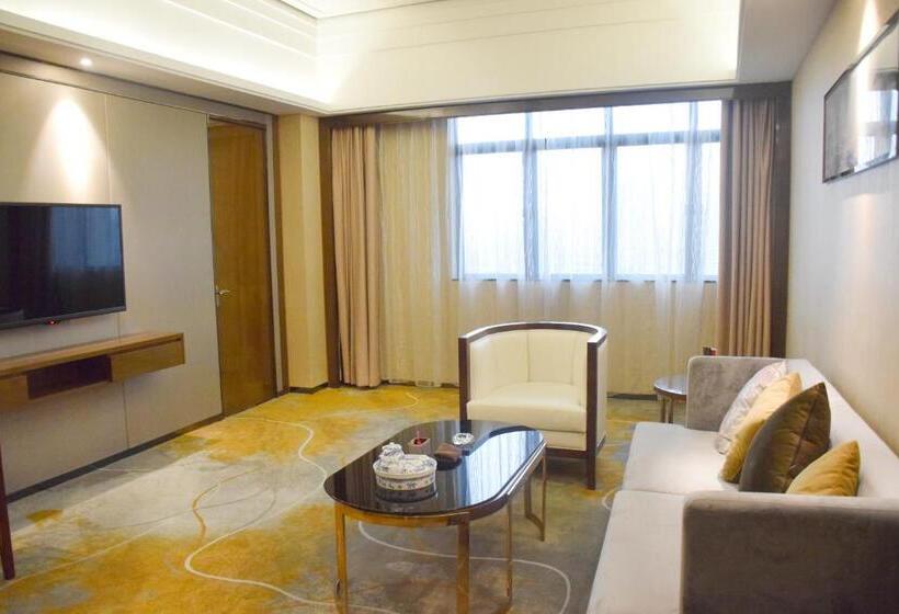 מיטת קינג בסוויטה, Ramada Foshan