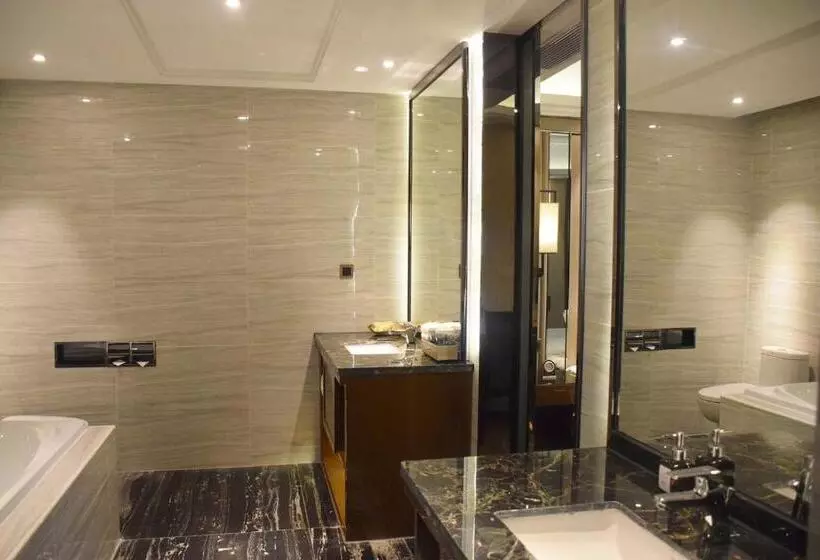 キングサイズベッドのスイートルーム, Ramada Foshan