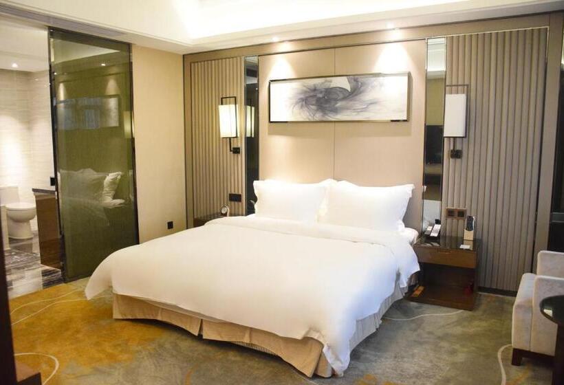 מיטת קינג בסוויטה, Ramada Foshan