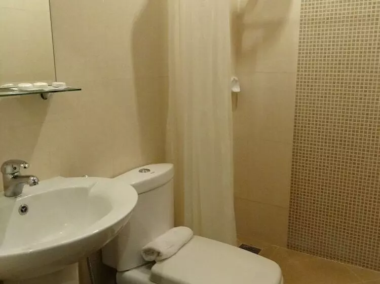 اتاق لوکس سه تخته, Peridot Suites