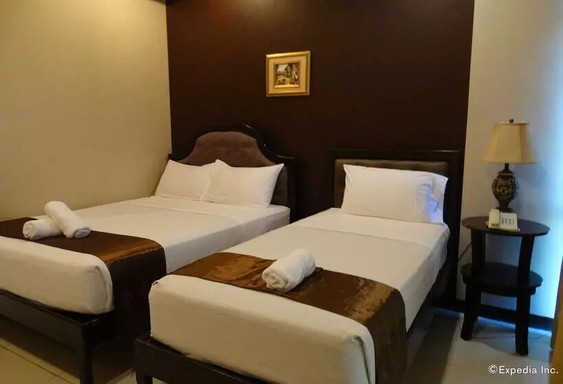 اتاق لوکس سه تخته, Peridot Suites